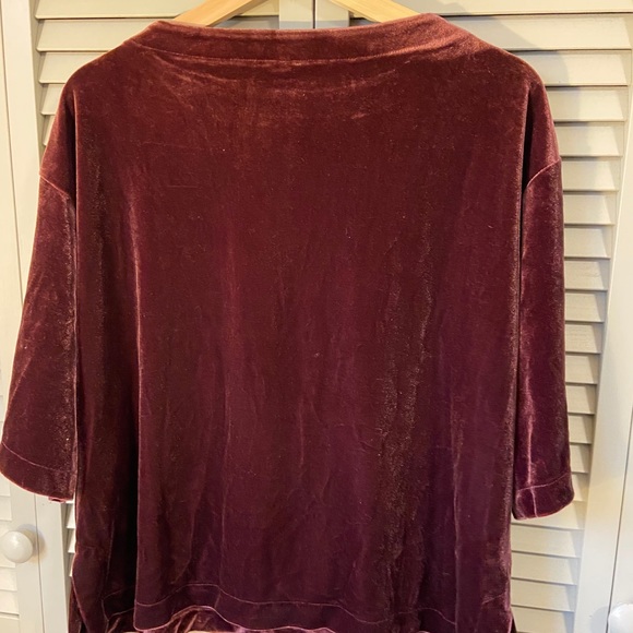 💋 UNIQLO Maroon Velvet Top - Medium - Picture 3 of 3